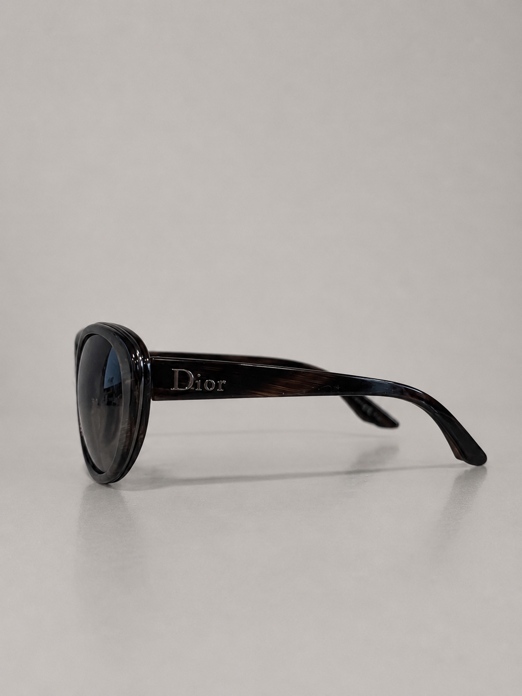 Verres fumés, Christian Dior